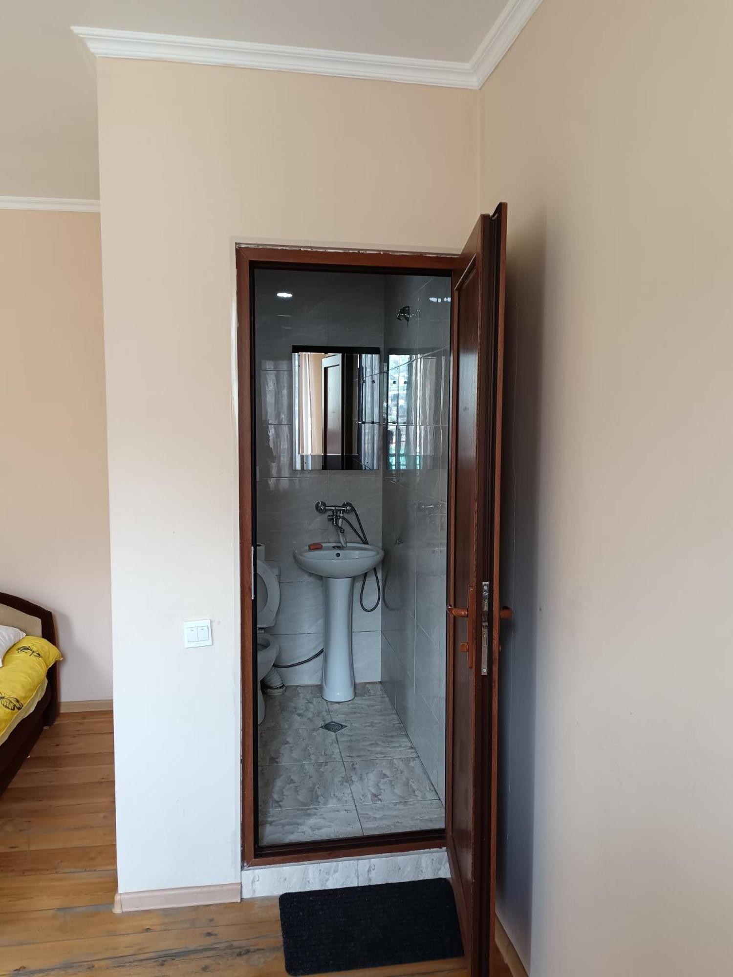Belas Guesthouse Степанцмінда Екстер'єр фото